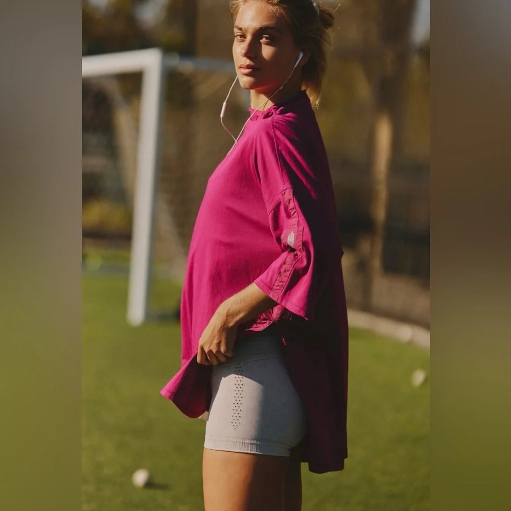 Free People Movement Throw Over Tunic. Color Berry Blitz. - Picture 2 of 11